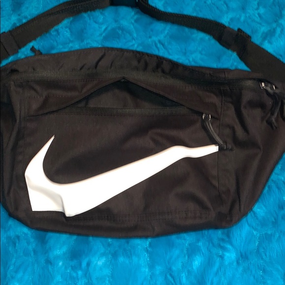 NWT Oversized NIKE Cross Body Fanny Pack - Picture 7 of 10
